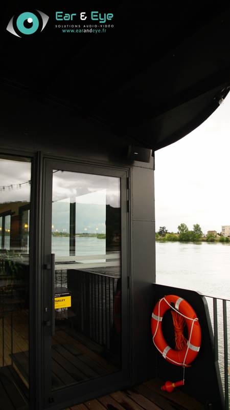 Projet d'équipement audio-vidéo pour une Péniche restaurant à Valence, Lyon, Ear and Eye