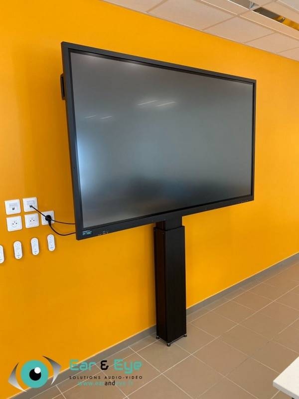 4 écrans interactifs tactiles intégrés pour une école à Lyon, Lyon, Ear and Eye