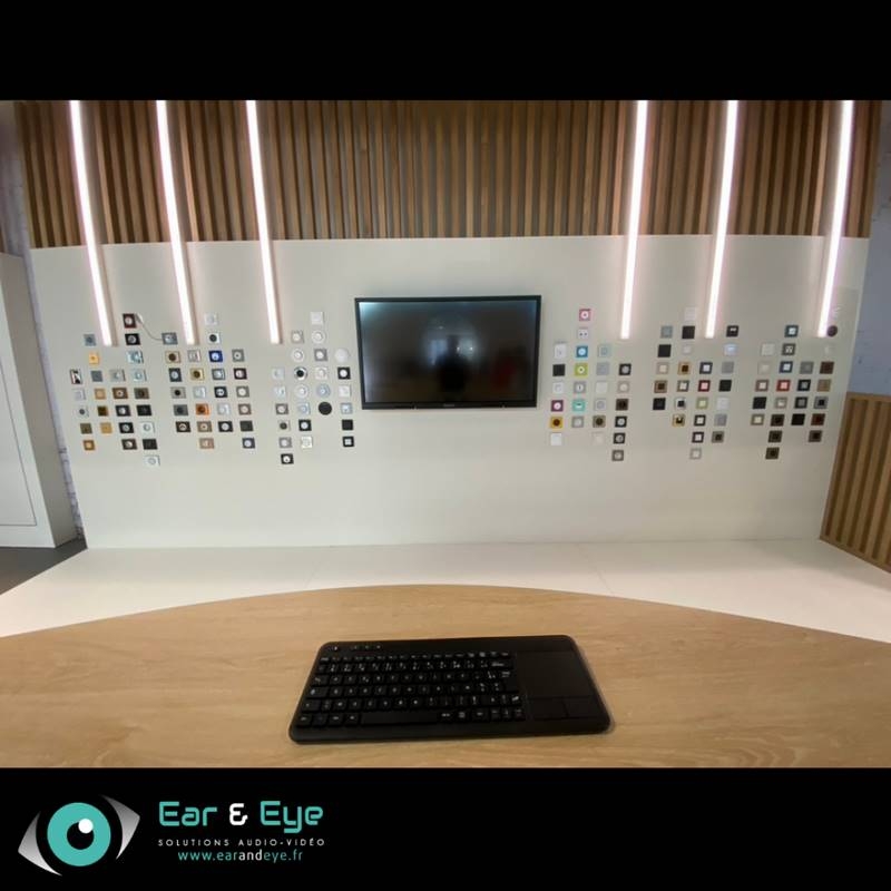 Aménagement d'un Showroom avec l'intégration de 3 écrans tactiles à Lyon , Lyon, Ear and Eye