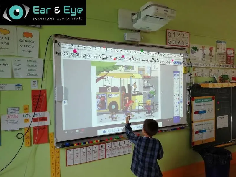 Intégration de 7 vidéoprojecteurs interactifs pour une école à Annonay , Lyon, Ear and Eye