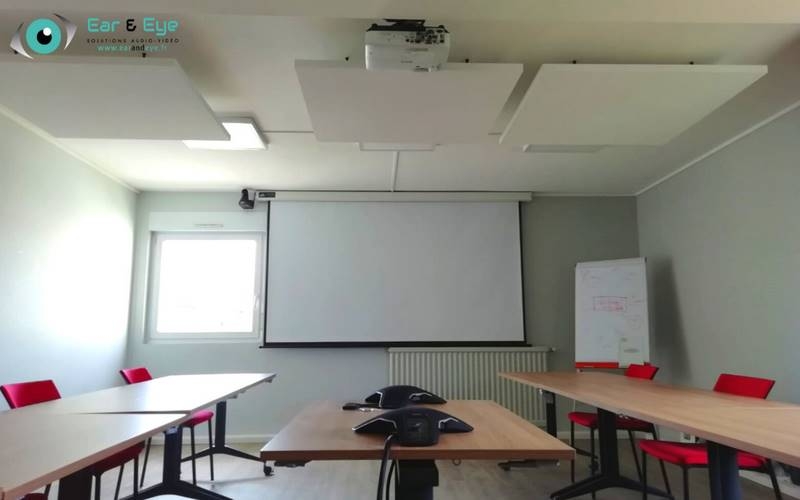 Une solution de visioconférence pour une école dans une salle de réunion à Lyon, Lyon, Ear and Eye