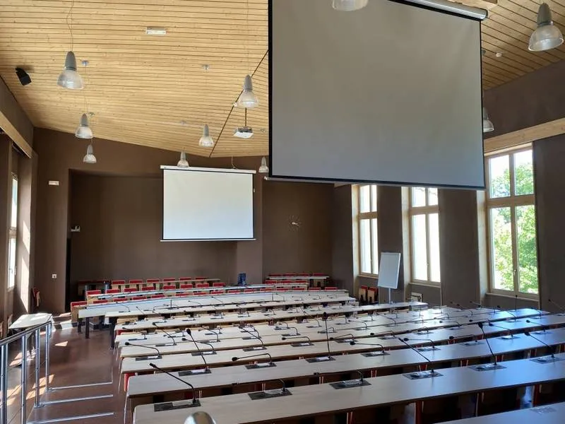 Installation d'une solution de visioconférence pour une grande salle de réunion à Saint-Etienne, Lyon, Ear and Eye