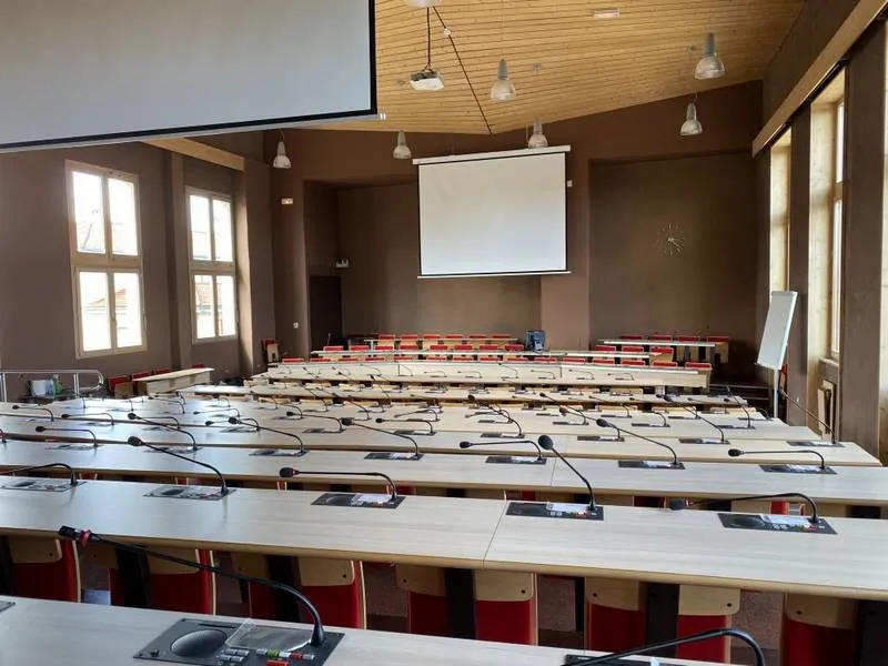 Installation d'une solution de visioconférence pour une grande salle de réunion à Saint-Etienne, Lyon, Ear and Eye